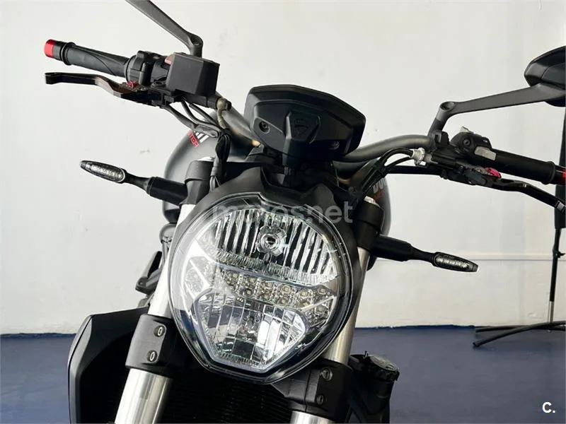 Ducati Monster 821 – Vista 23