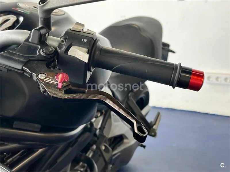 Ducati Monster 821 – Vista 24