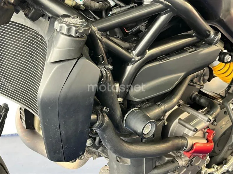Ducati Monster 821 – Vista 31