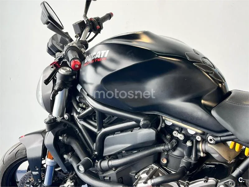 Ducati Monster 821 – Vista 40