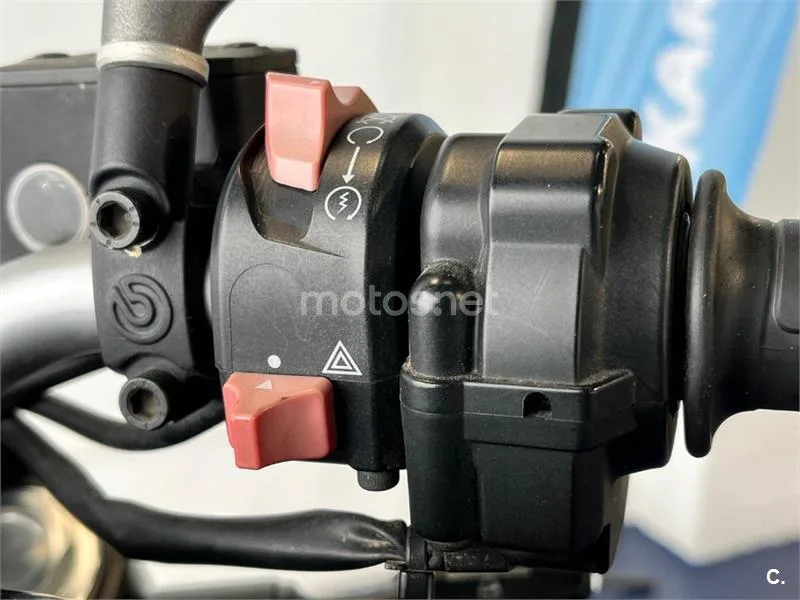 Ducati Monster 821 – Vista 42