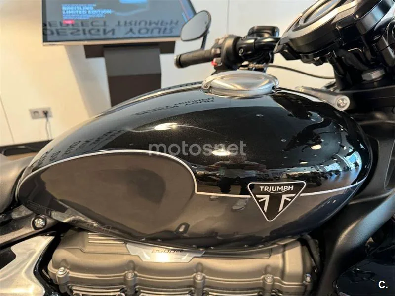 Triumph Rocket 3 – Vista 11