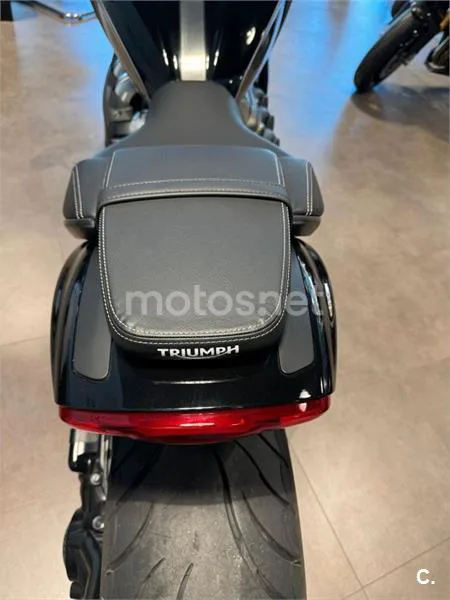 Triumph Rocket 3 – Vista 15