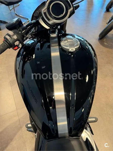 Triumph Rocket 3 – Vista 16