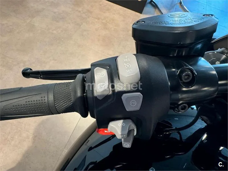 Triumph Rocket 3 – Vista 17