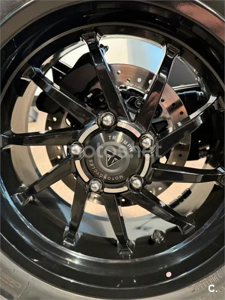 Triumph Rocket 3 – Vista 5