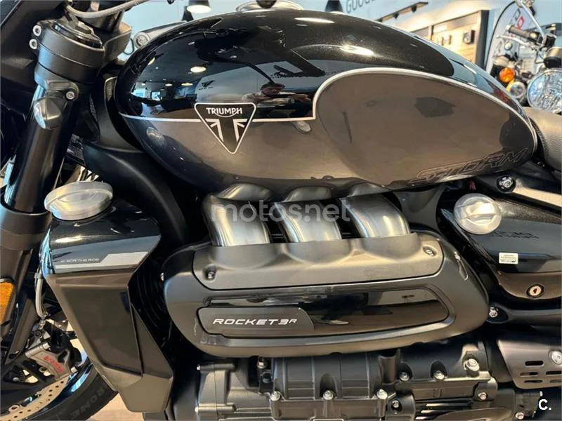 Triumph Rocket 3 – Vista 9