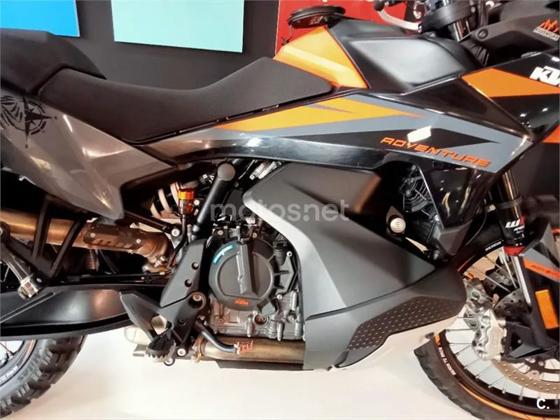 KTM 890 – Vista 3