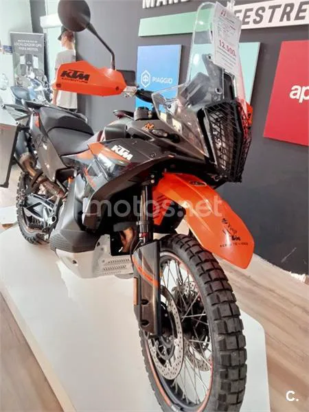 KTM 890 – Vista 4
