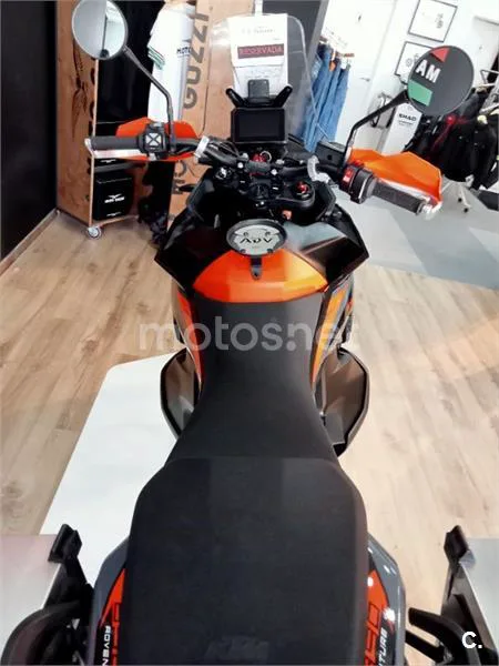 KTM 890 – Vista 7