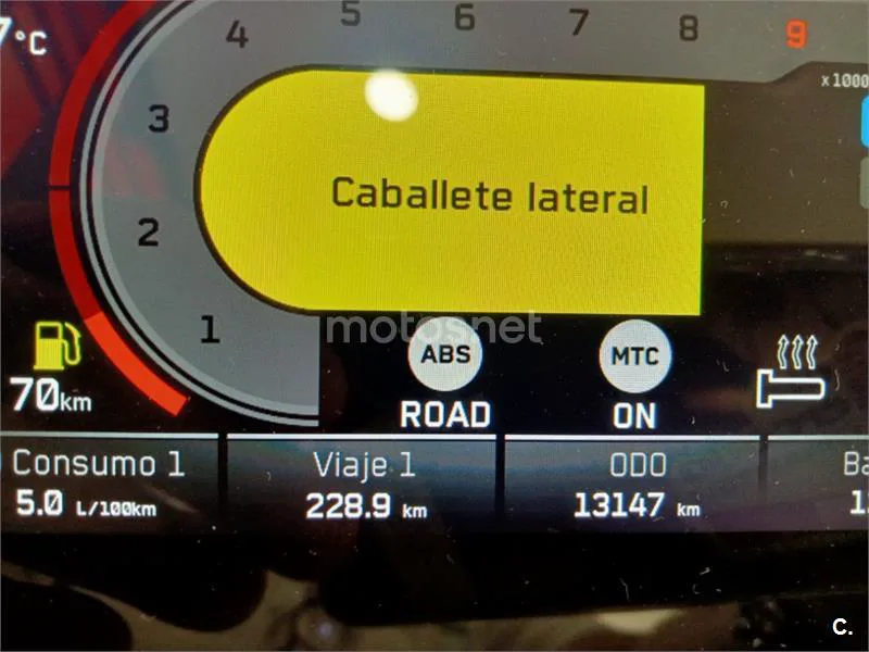 KTM 890 – Vista 8