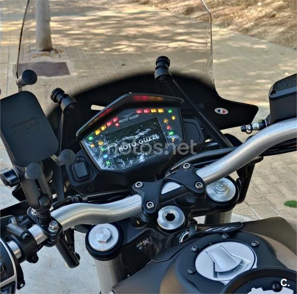 Moto Guzzi V 85 TT – Vista 8