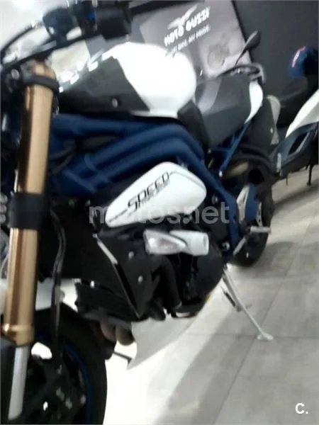Triumph Speed Triple – Vista 5