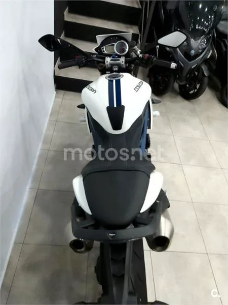 Triumph Speed Triple – Vista 6