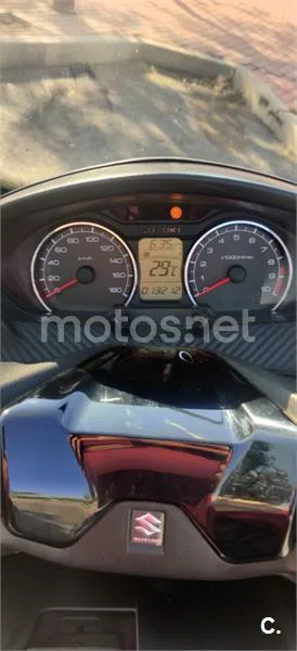 Suzuki Burgman 400 – Vista 12