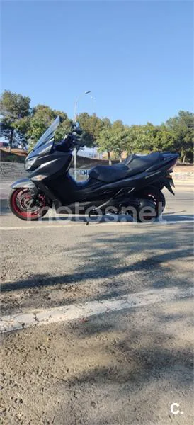 Suzuki Burgman 400 – Vista 15