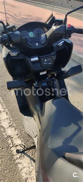 Suzuki Burgman 400 – Vista 9