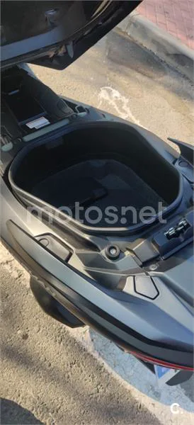 Suzuki Burgman 400 – Vista 10