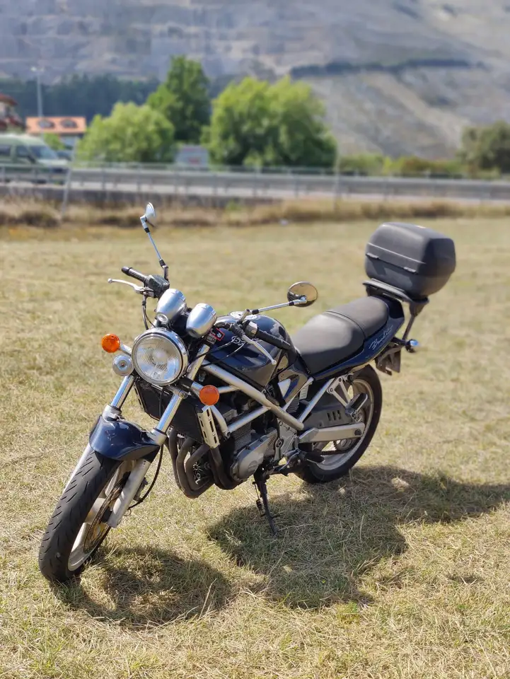 Suzuki Bandit 400 - Vista 3