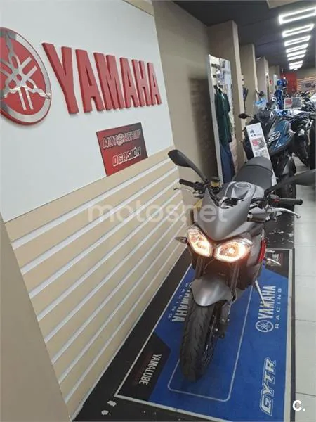 Triumph Street Triple 675 R - Vista 4