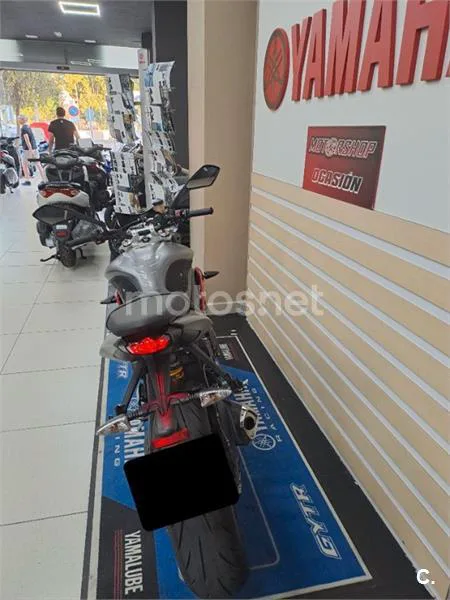 Triumph Street Triple 675 R - Vista 5