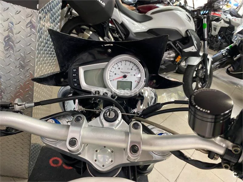 Triumph Speed Triple – Vista 12