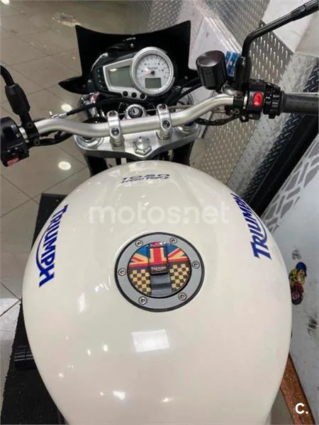 Triumph Speed Triple – Vista 8