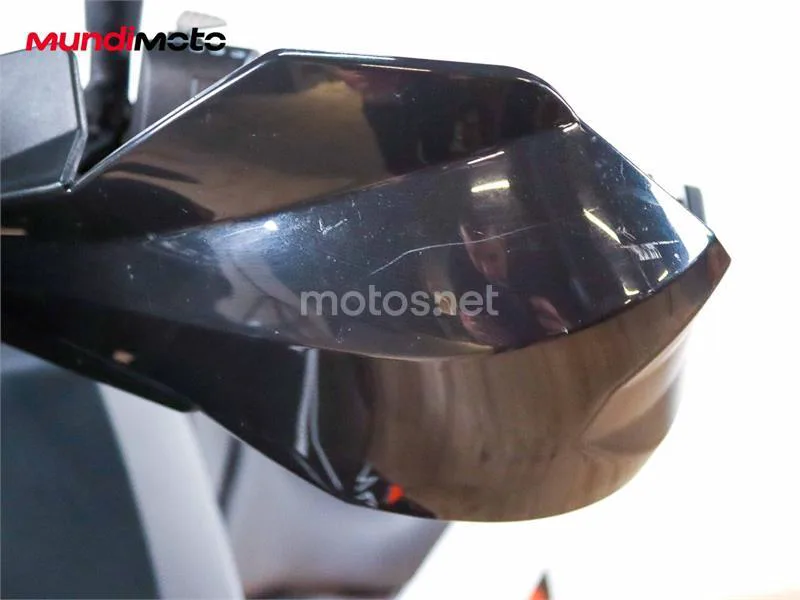 KTM 890 – Vista 14