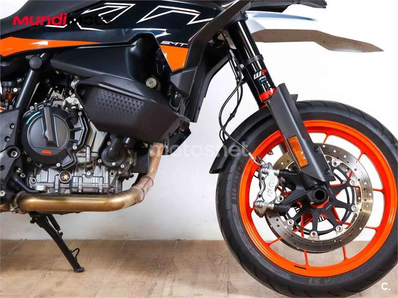 KTM 890 – Vista 15