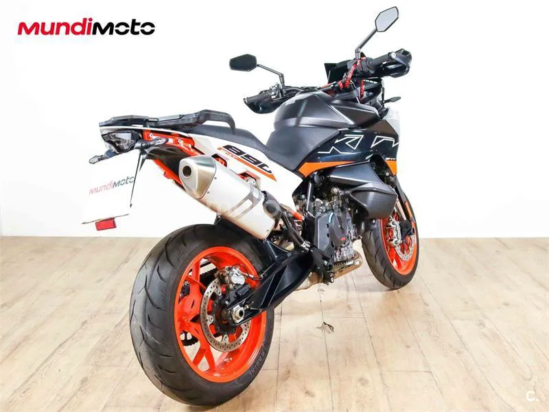 KTM 890 – Vista 3