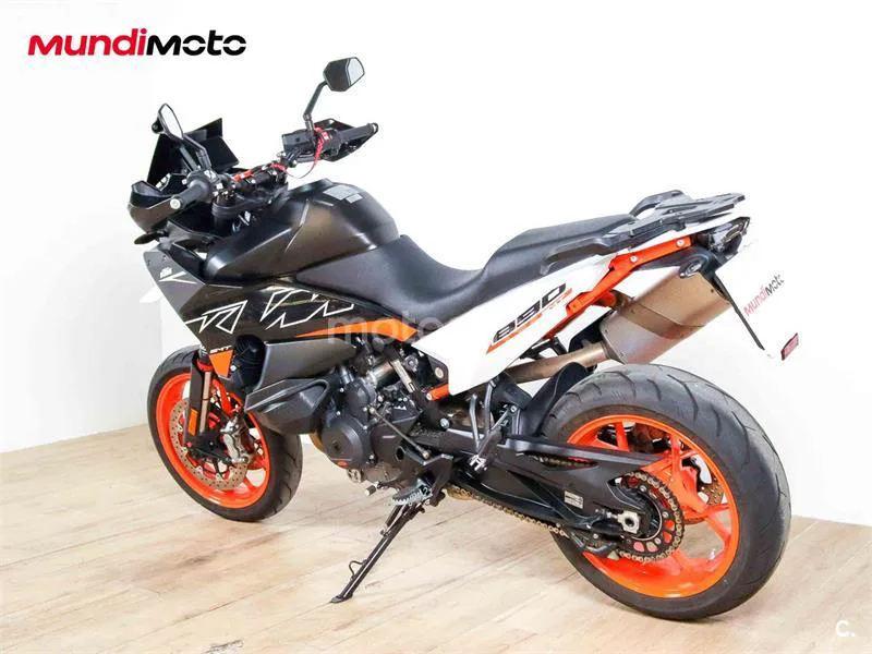 KTM 890 – Vista 8