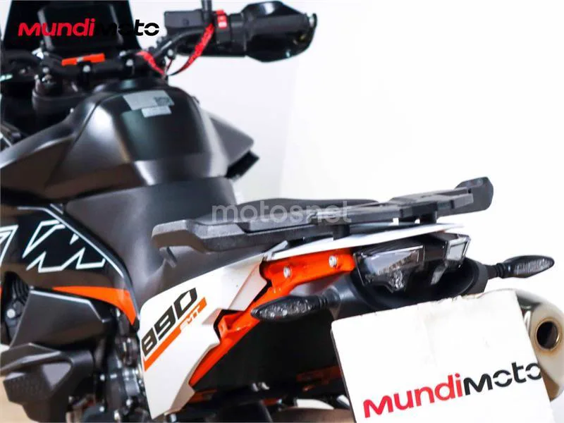 KTM 890 – Vista 9