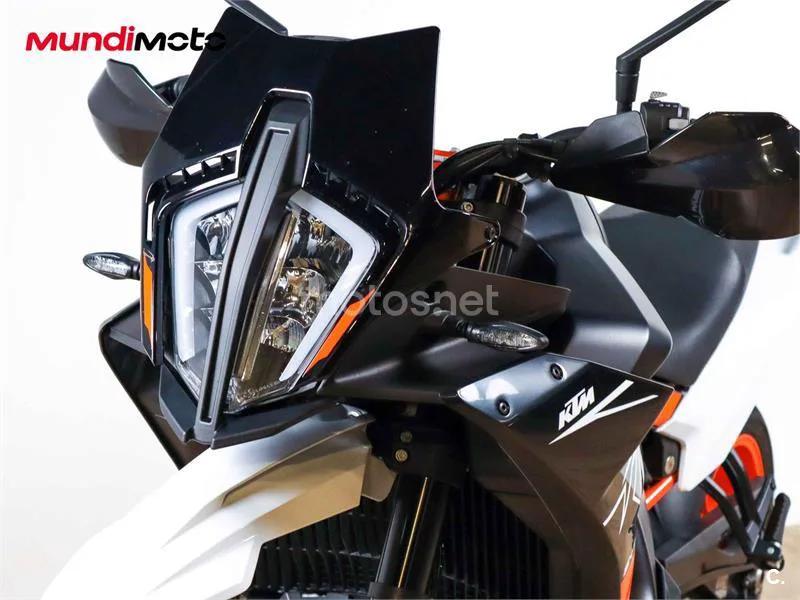KTM 890 – Vista 10