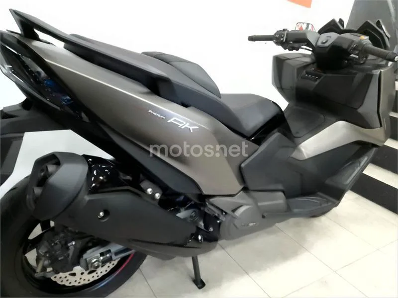 Kymco AK 550 – Vista 4