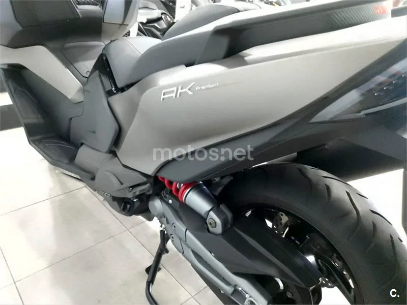 Kymco AK 550 – Vista 6
