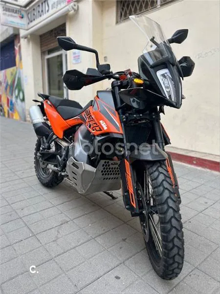 KTM 890 – Vista 3