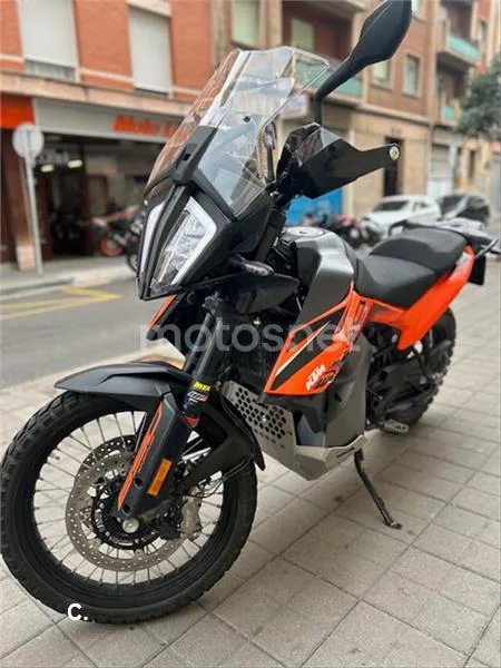KTM 890 – Vista 4