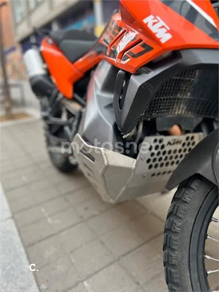 KTM 890 – Vista 7