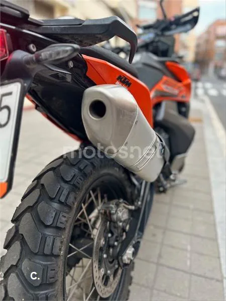 KTM 890 – Vista 9