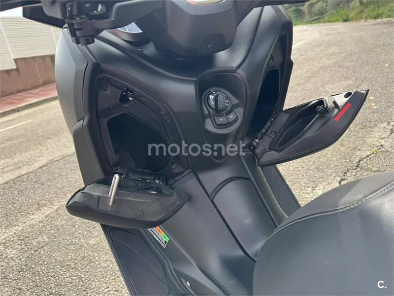 Yamaha XMAX 400 – Vista 6