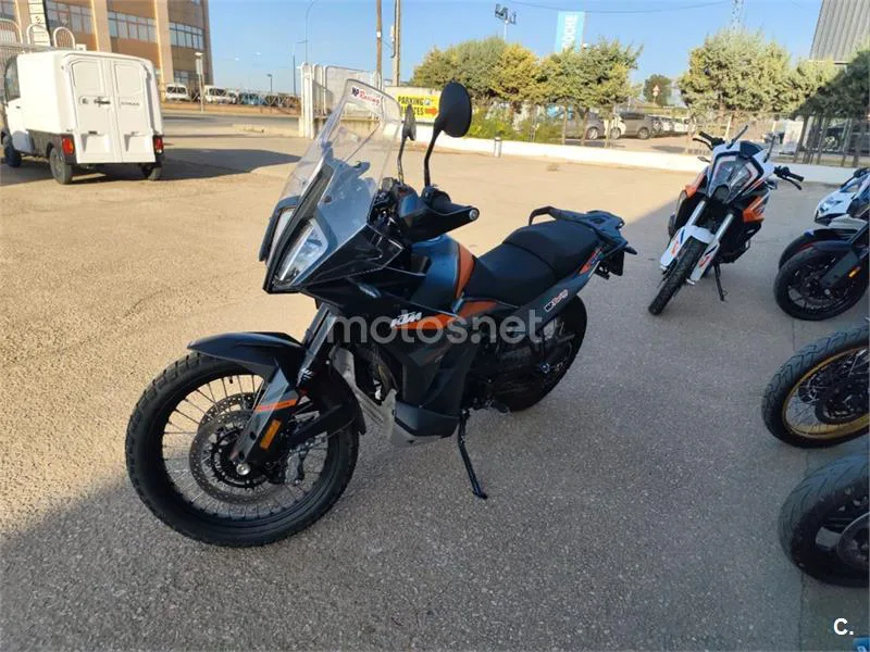 KTM 890 – Vista 4
