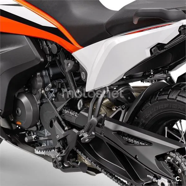 KTM 890 – Vista 7