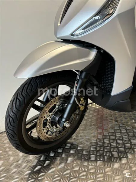 Piaggio Beverly – Vista 7