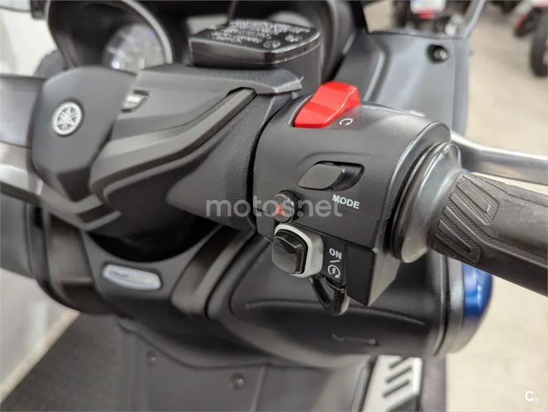 Yamaha TMAX – Vista 12