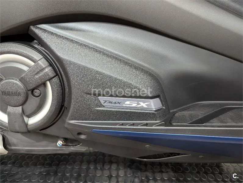 Yamaha TMAX – Vista 8