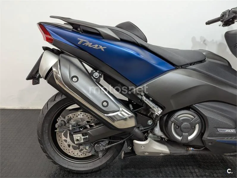 Yamaha TMAX – Vista 9