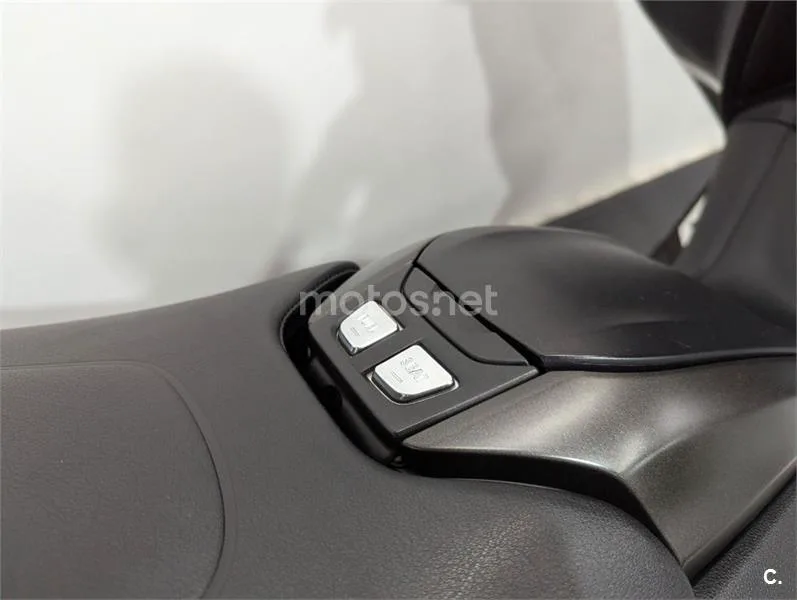 Yamaha TMAX – Vista 10