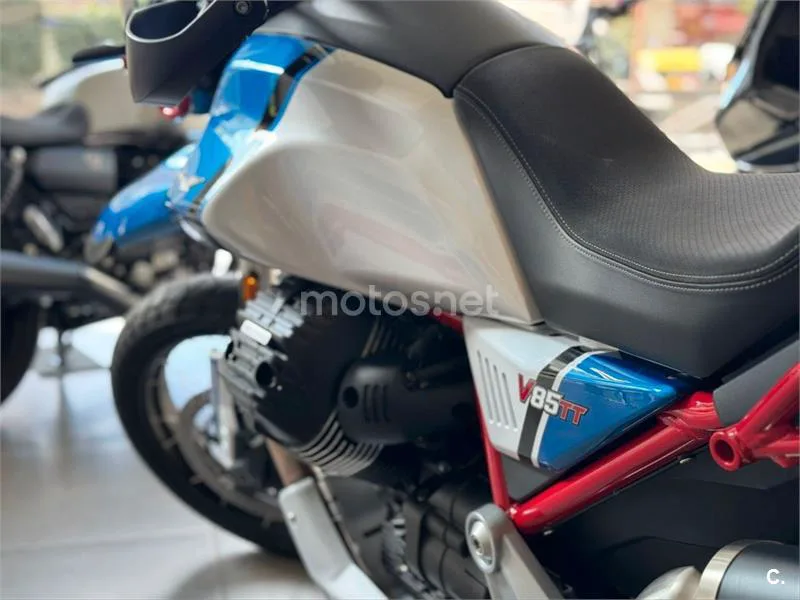 Moto Guzzi V85 TT – Vista 3