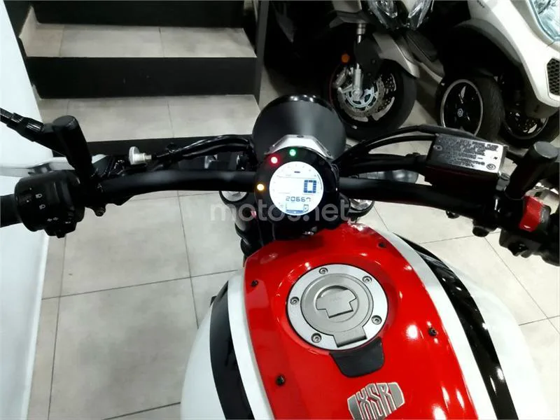 Yamaha XSR 700 – Vista 9