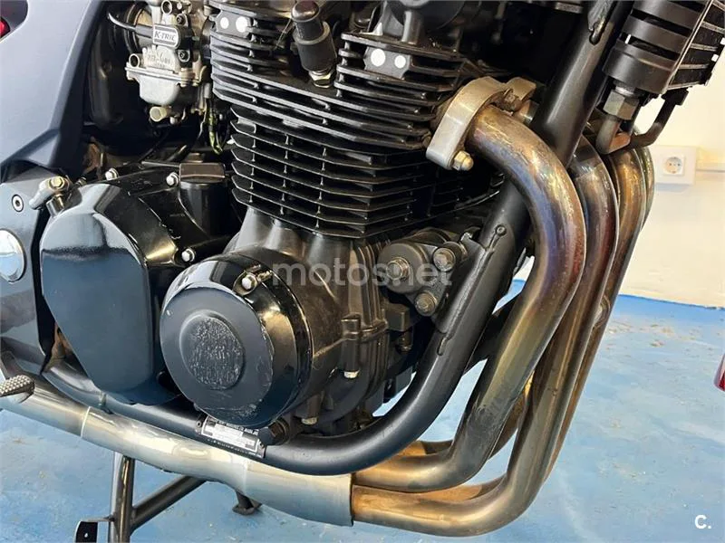Kawasaki ZR-7S – Vista 14